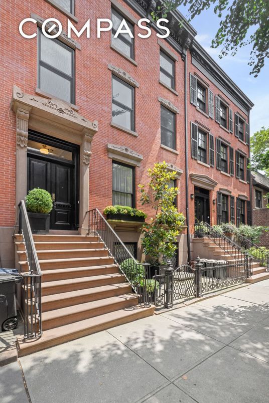 Exterior, Facade, Brick Facade, Rowhouse