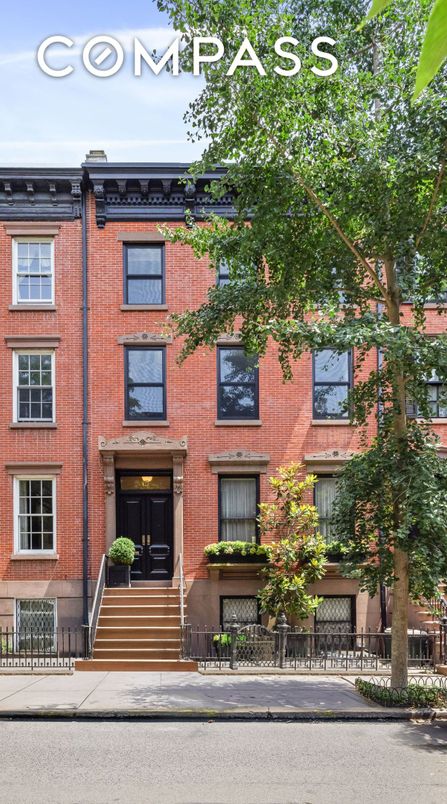 Exterior, Facade, Brick Facade, Rowhouse