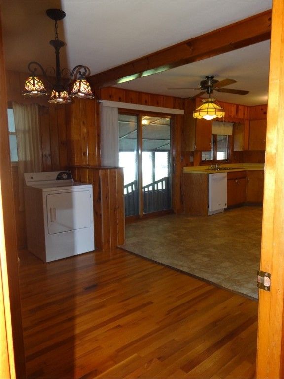 Chandelier, Interior, Kitchen, Washer, Wood Texture Flooring