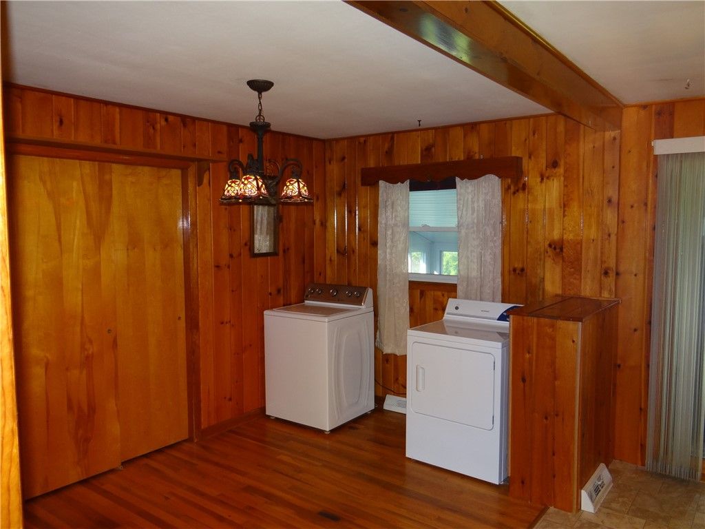 Interior, Washer, Wood Texture Flooring, Wooden Walls