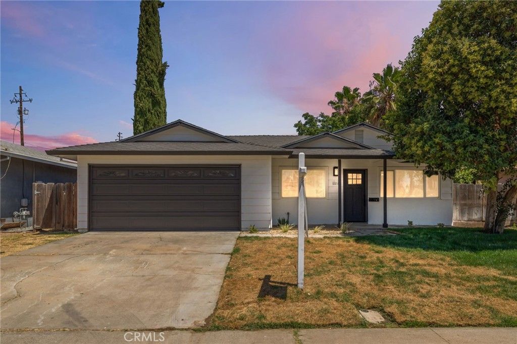 Attached, Exterior, Facade, Ranch