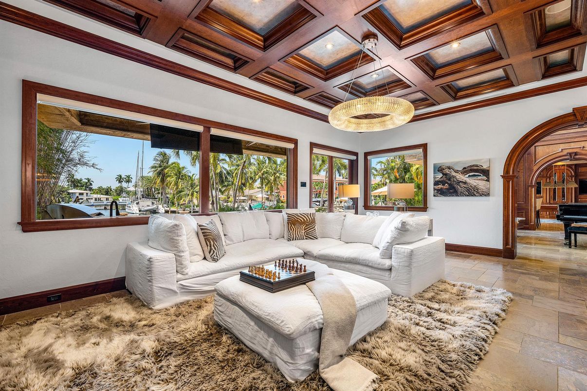 Interior, Living room, Pendant Lights, Piano, Recessed Lighting, Wooden Beams
