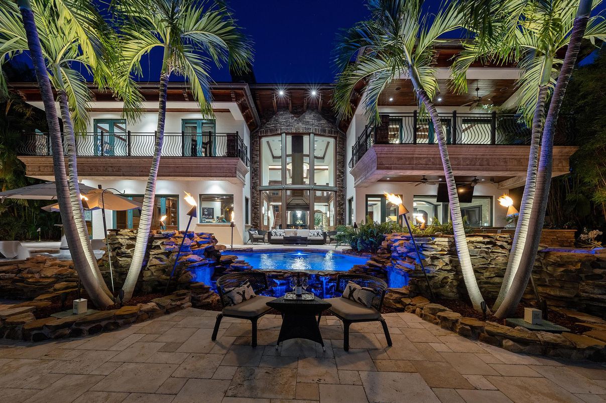 Exterior, Pool