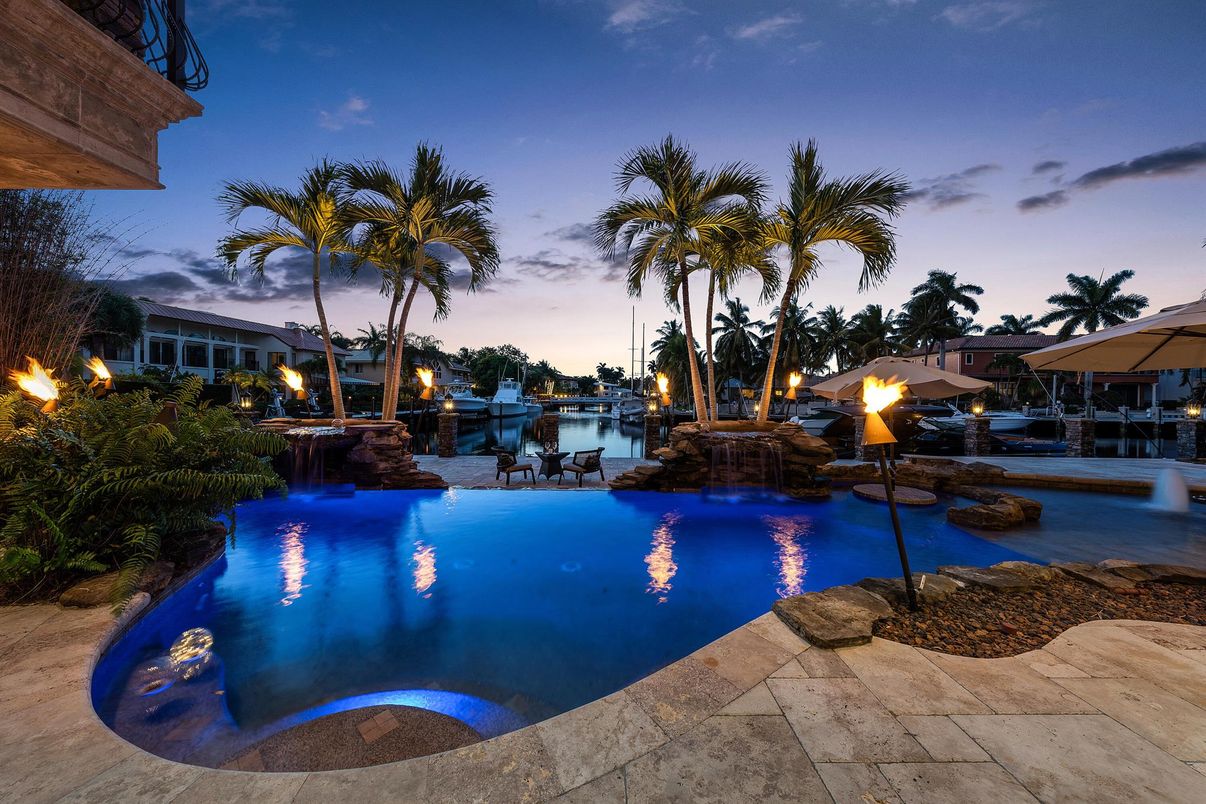 Exterior, Pool