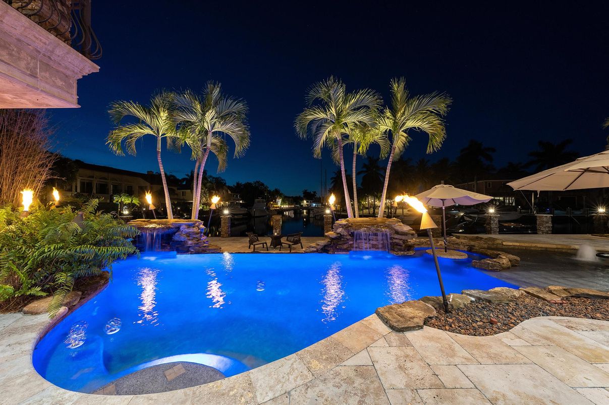 Exterior, Pool