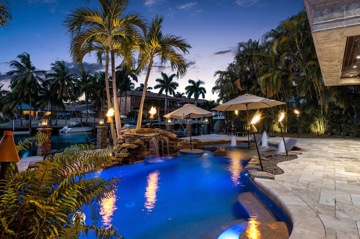 Exterior, Pool