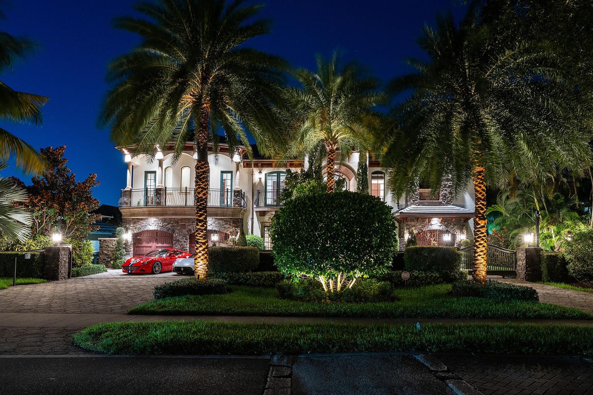 Exterior, Facade, Mediterranean