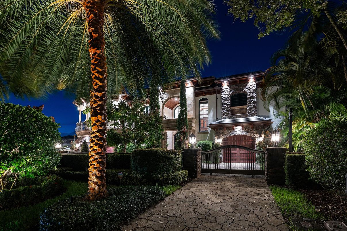 Exterior, Facade, Mediterranean