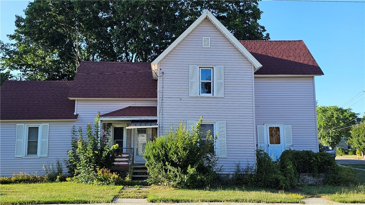 Exterior, Facade, Queen Anne Victorian