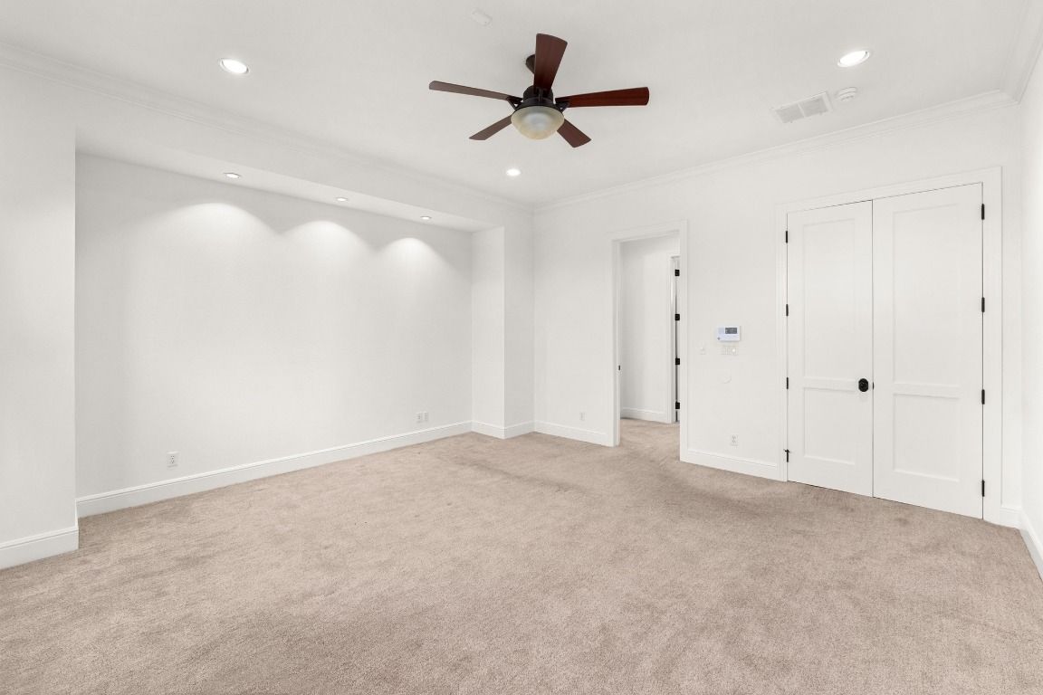 Empty room, Interior, Recessed Lighting