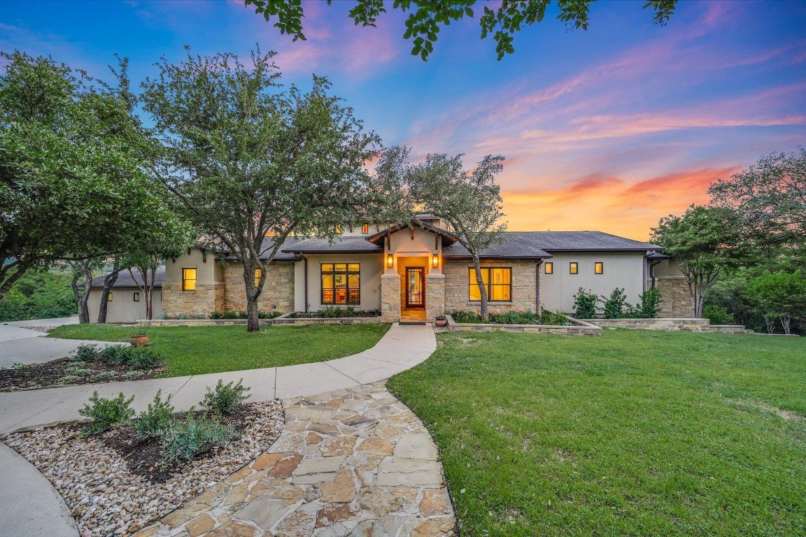 Backyard, Exterior, Facade, Ranch