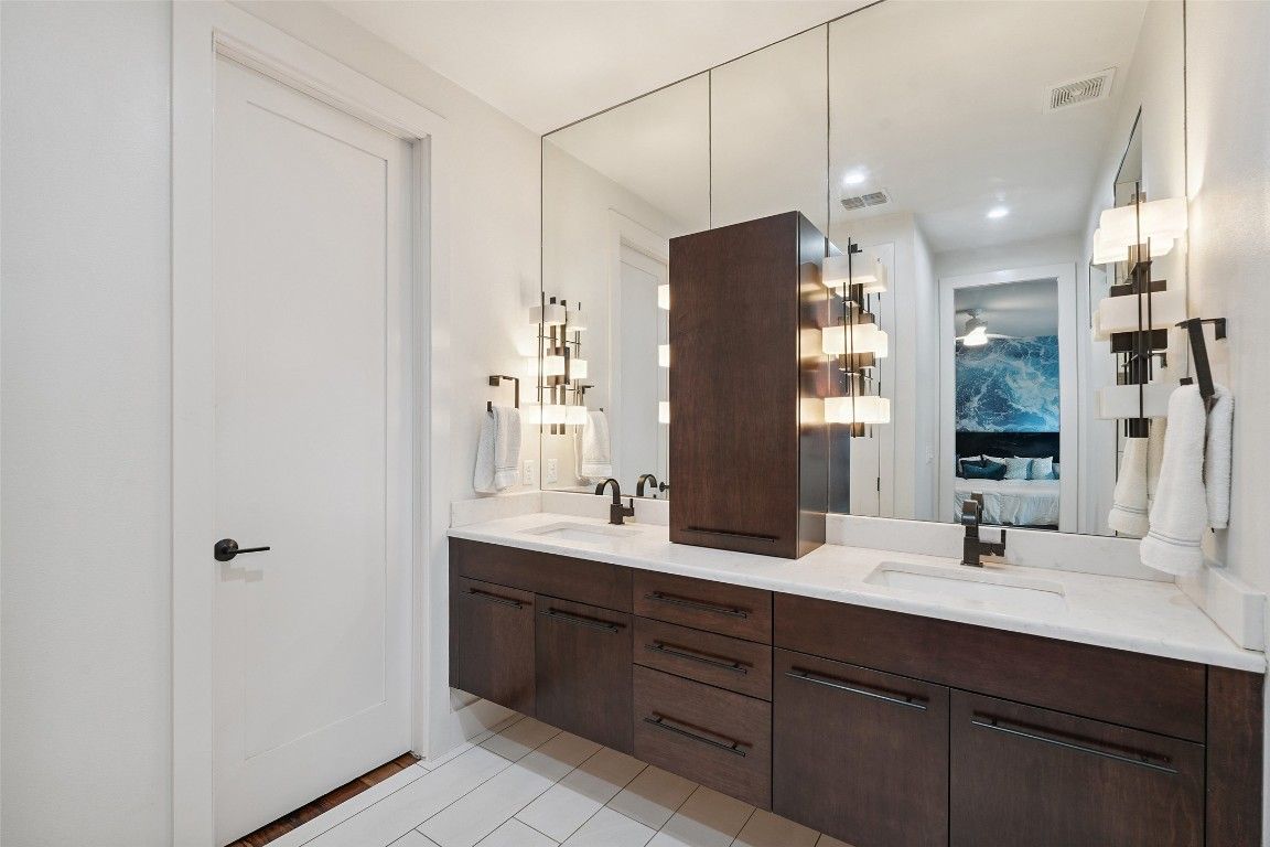 Bathroom, Dual Sink Vanities, Interior, Recessed Lighting