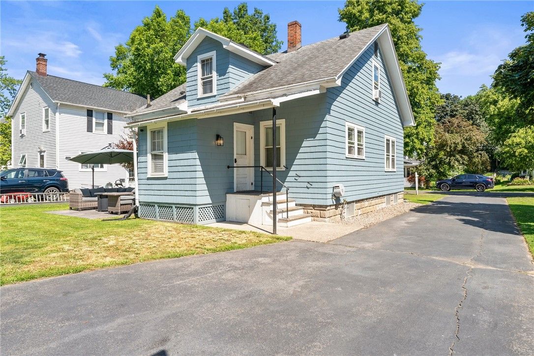 Exterior, Facade, Cape Cod