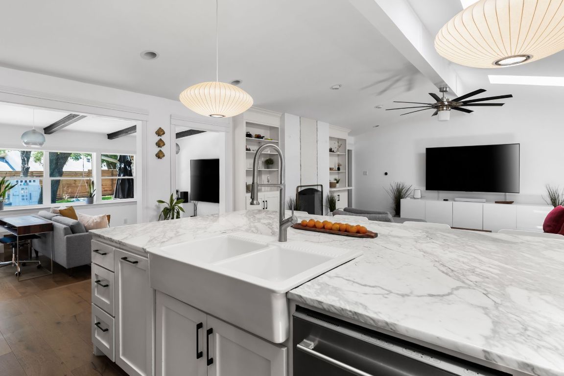 Dining room, Interior, Kitchen, Pendant Lights, Recessed Lighting, Wood Texture Flooring