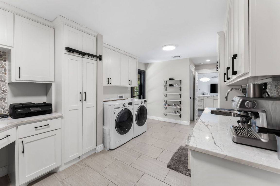 Interior, Kitchen, Recessed Lighting, Washer