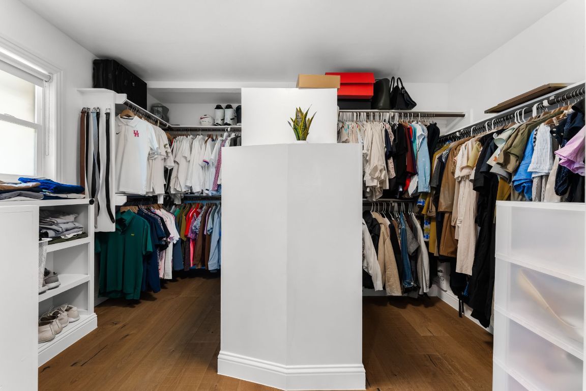 Interior, Walk-in Closets, Wood Texture Flooring