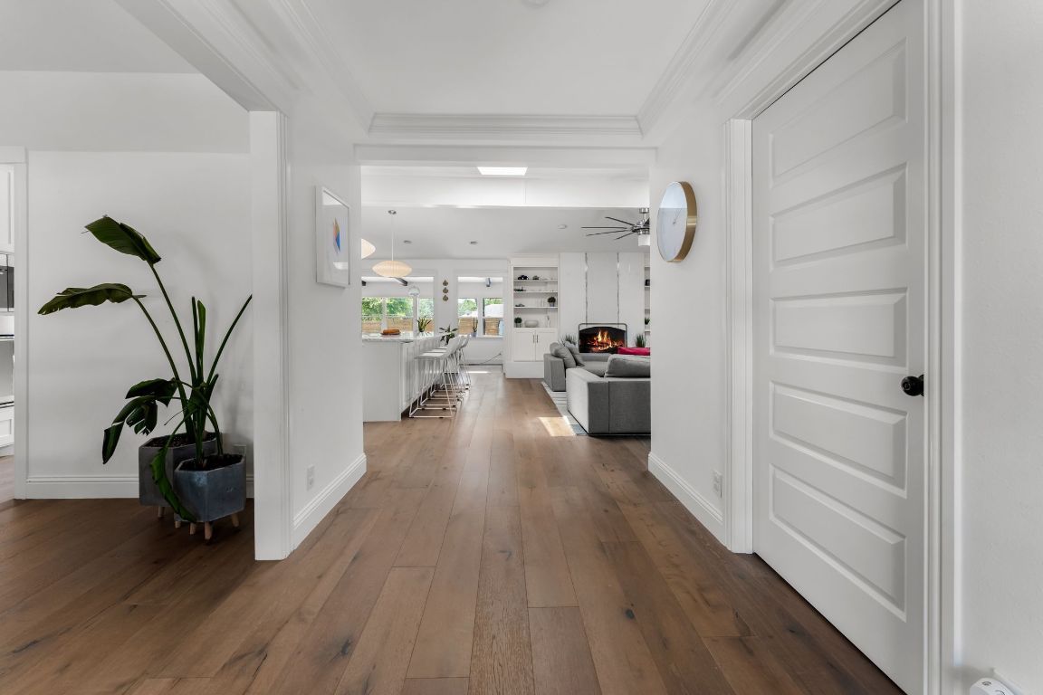 Fireplace, Interior, Living room, Pendant Lights, Recessed Lighting, Wood Texture Flooring