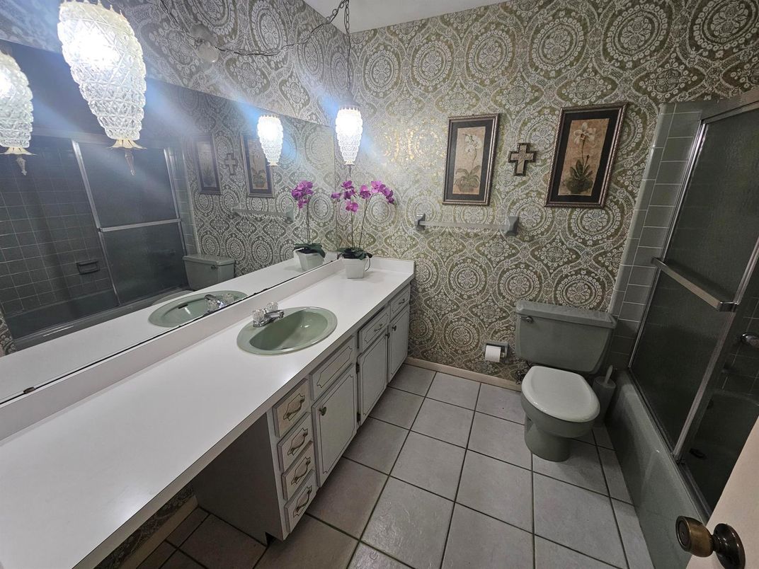 Bathroom, Dual Sink Vanities, Interior, Pendant Lights
