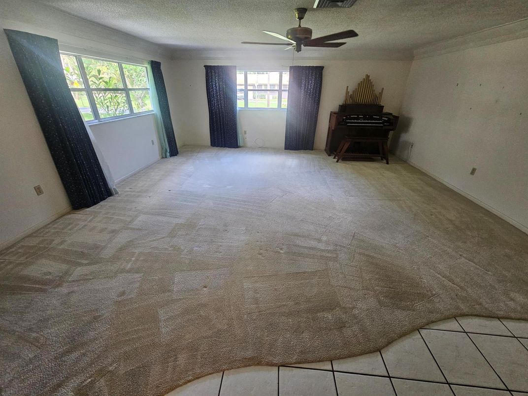 Empty room, Interior