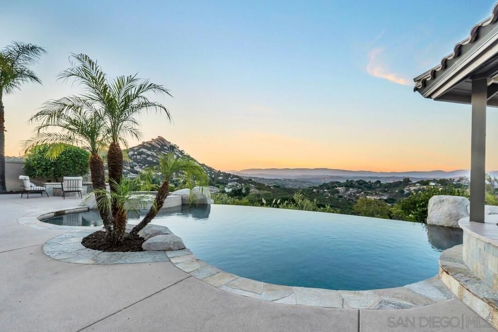 Exterior, Pool, Water