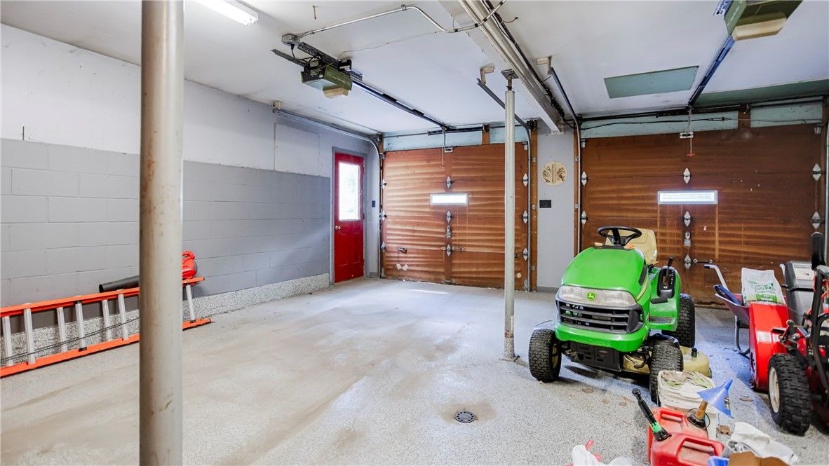 Garage, Interior, Wooden Walls