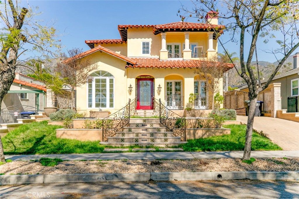 Exterior, Facade, Mediterranean