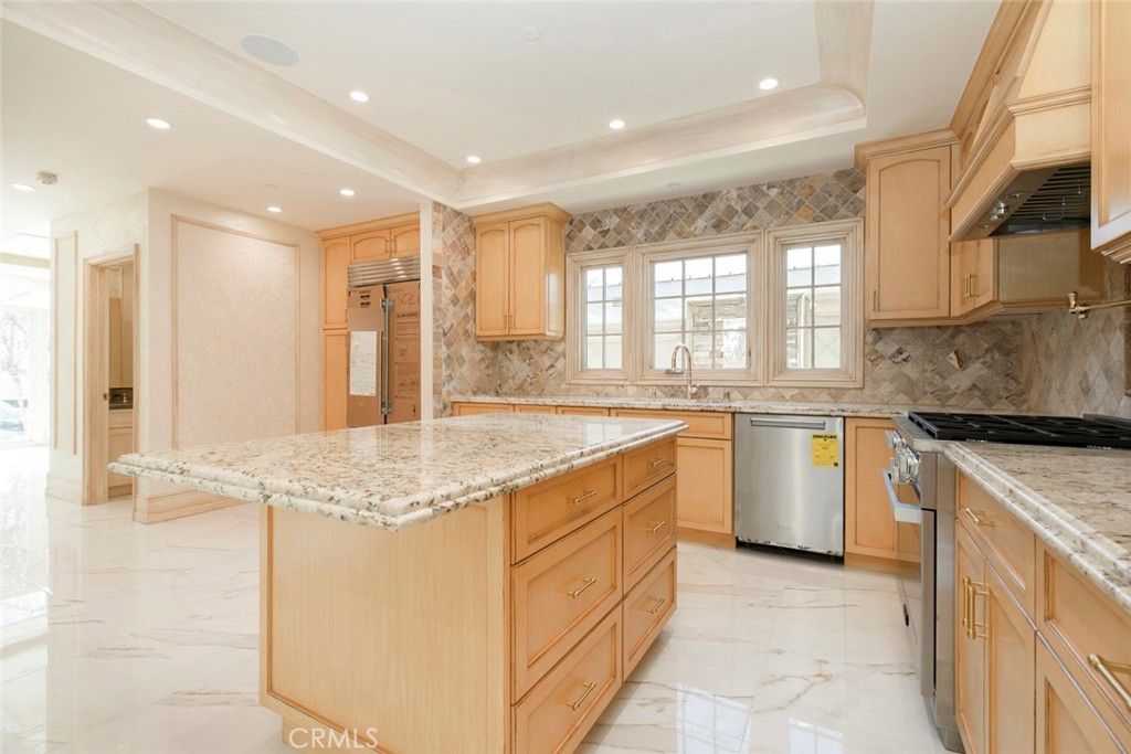 Interior, Kitchen, Marble, Recessed Lighting, Stainless Steel Appliances