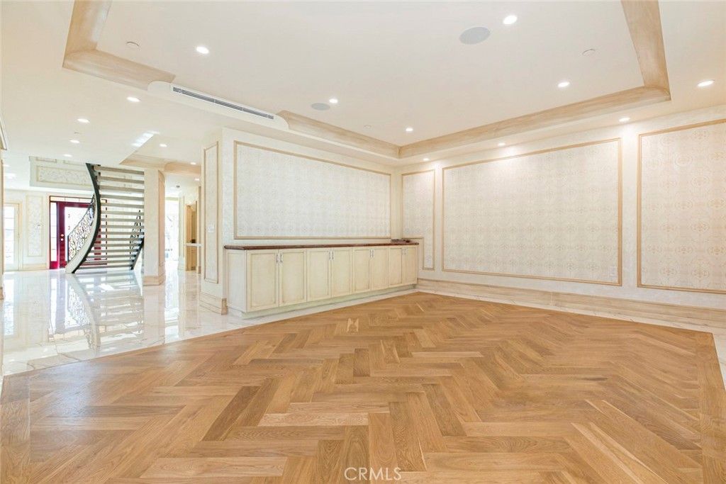 Empty room, Interior, Recessed Lighting, Wood Texture Flooring