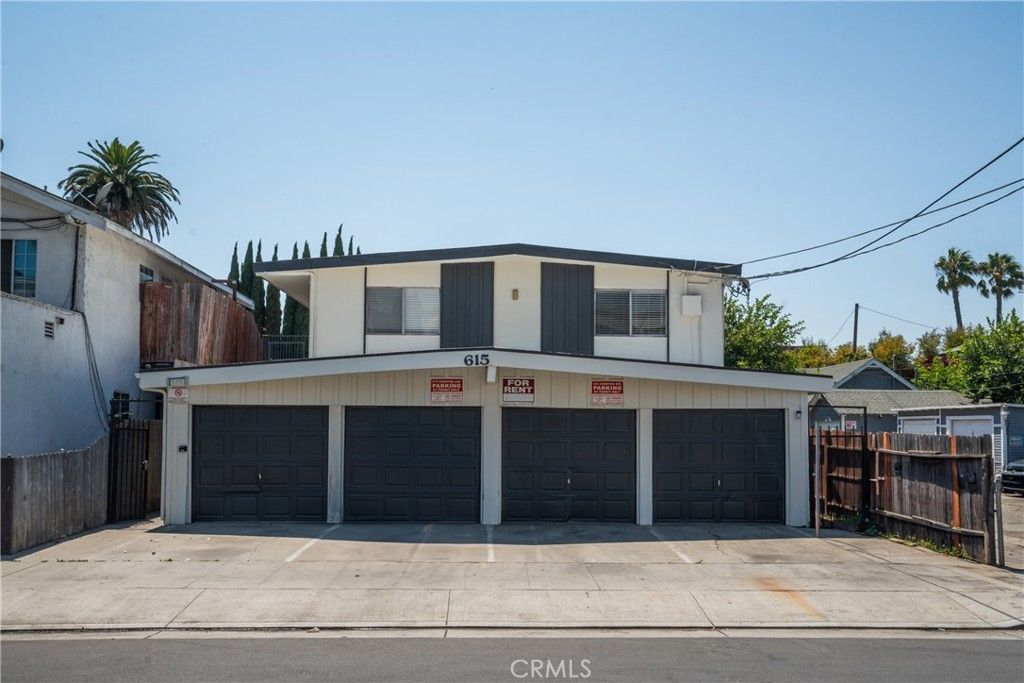 Attached, Exterior, Facade, Modern