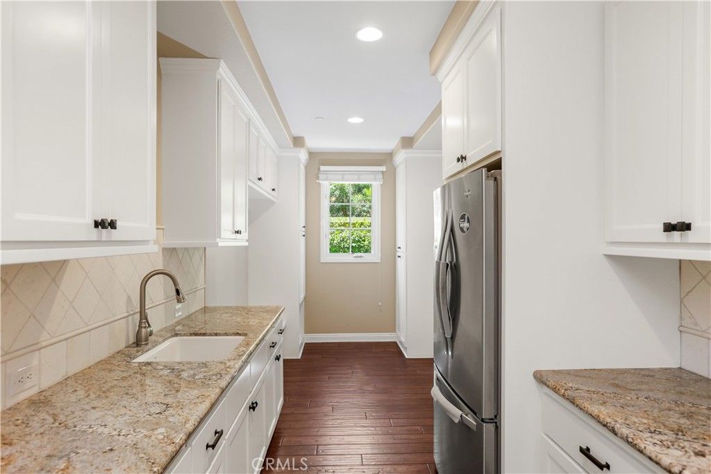 Interior, Kitchen, Recessed Lighting, Washer, Wood Texture Flooring