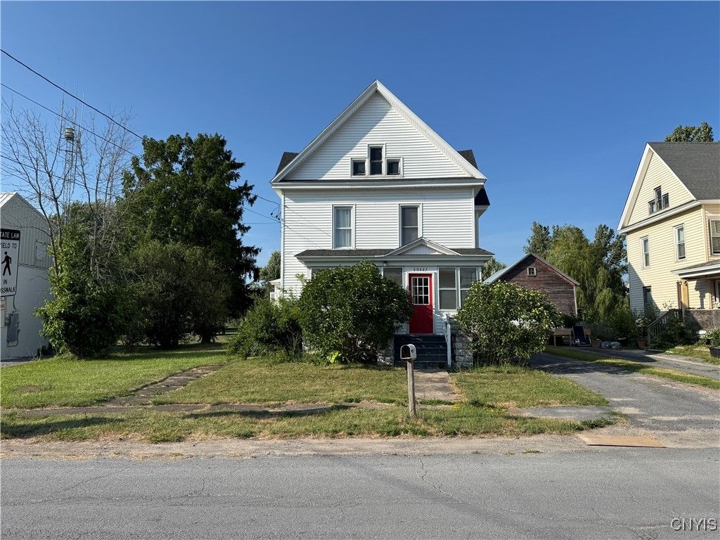 Exterior, Facade, Queen Anne Victorian