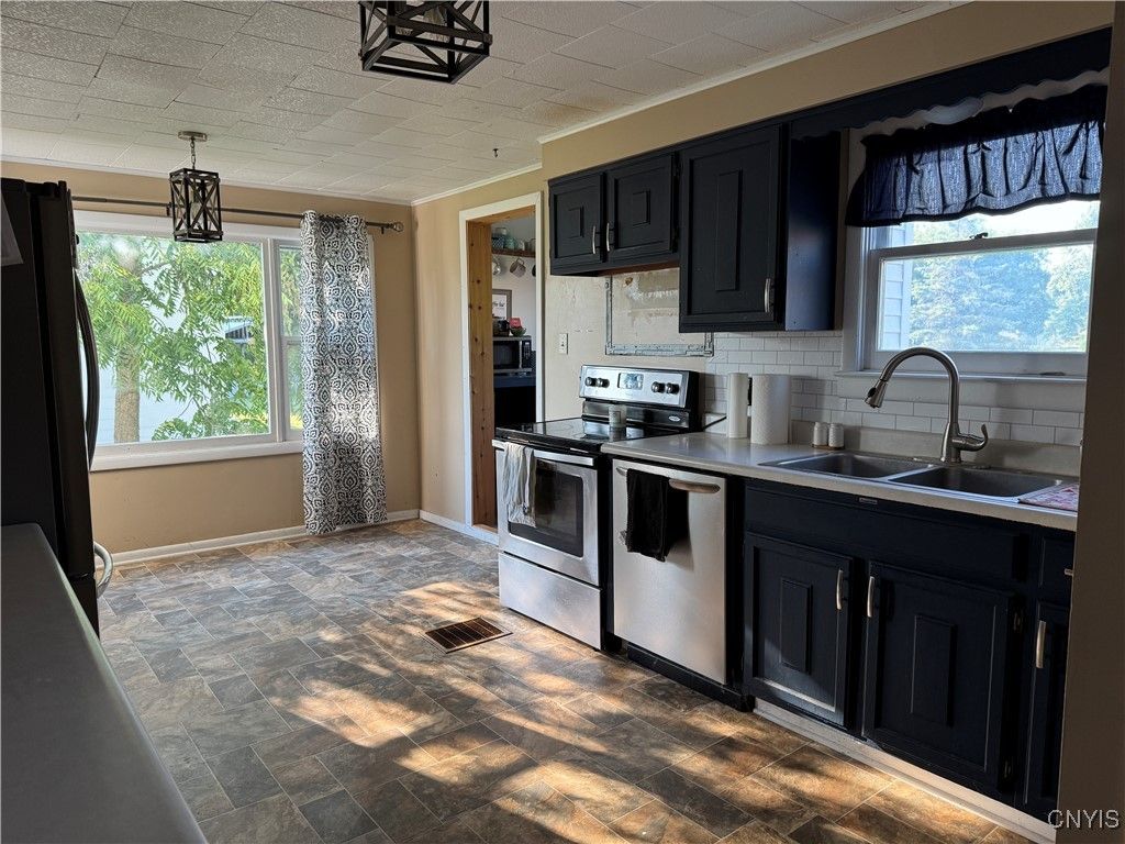 Interior, Kitchen, Pendant Lights, Stainless Steel Appliances