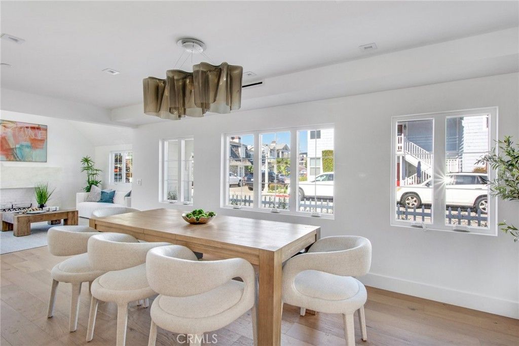 Dining room, Interior, Living room, Pendant Lights, Recessed Lighting, Wood Texture Flooring