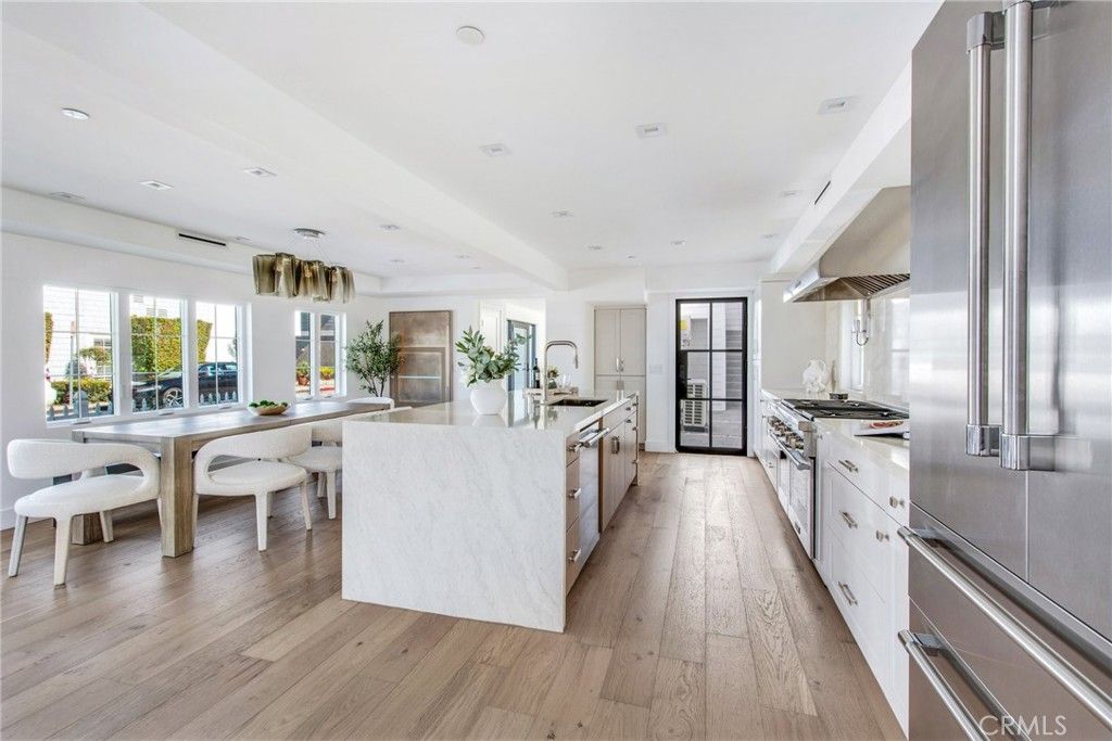 Dining room, Interior, Kitchen, Recessed Lighting, Stainless Steel Appliances, Wood Texture Flooring