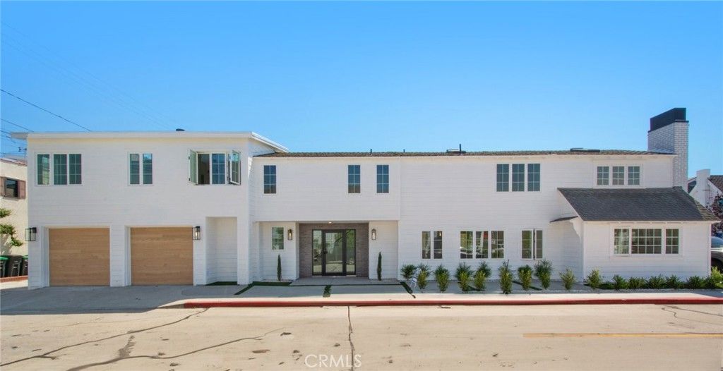 Attached, Exterior, Facade, Modern