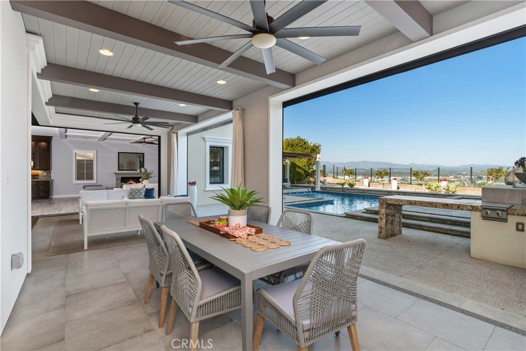 Dining room, Interior, Pool, Recessed Lighting, Water