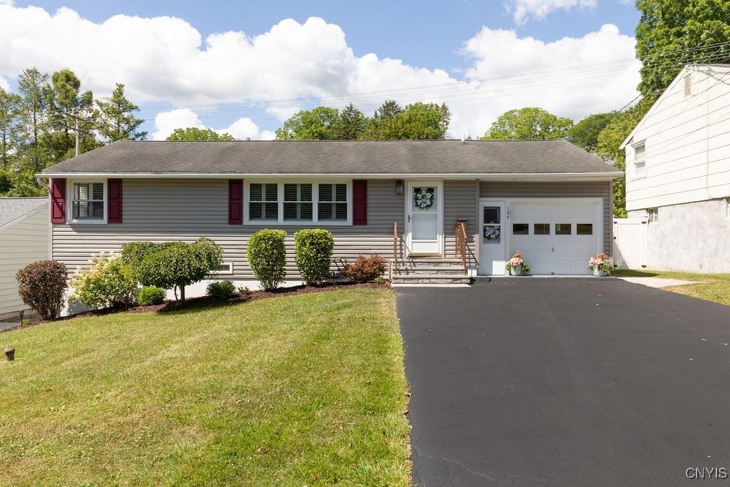 Attached, Exterior, Facade, Ranch