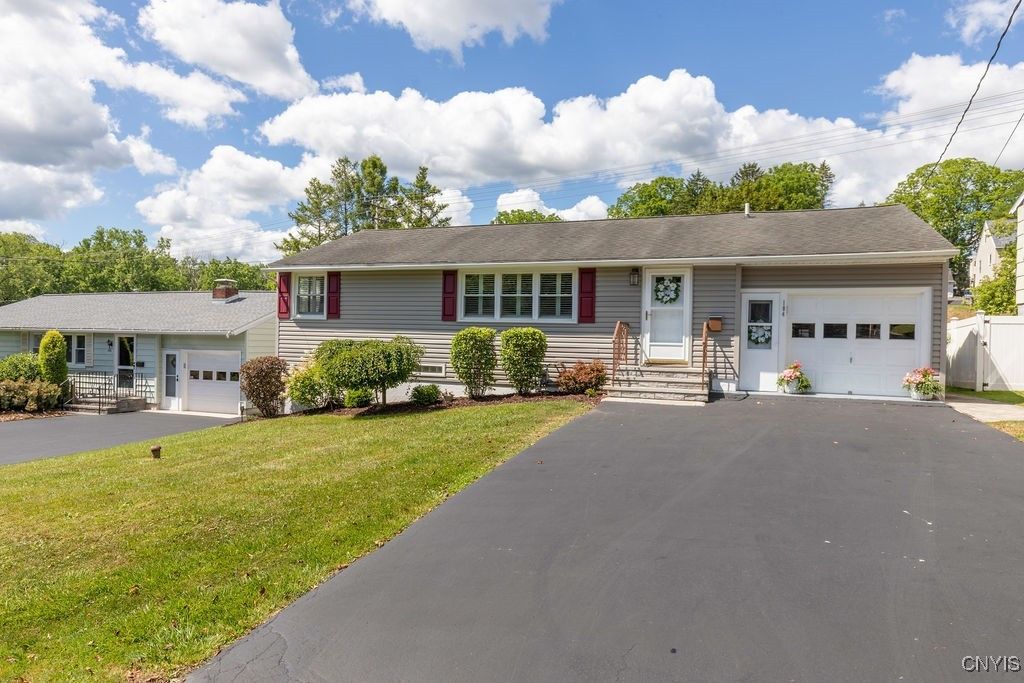 Attached, Exterior, Facade, Ranch