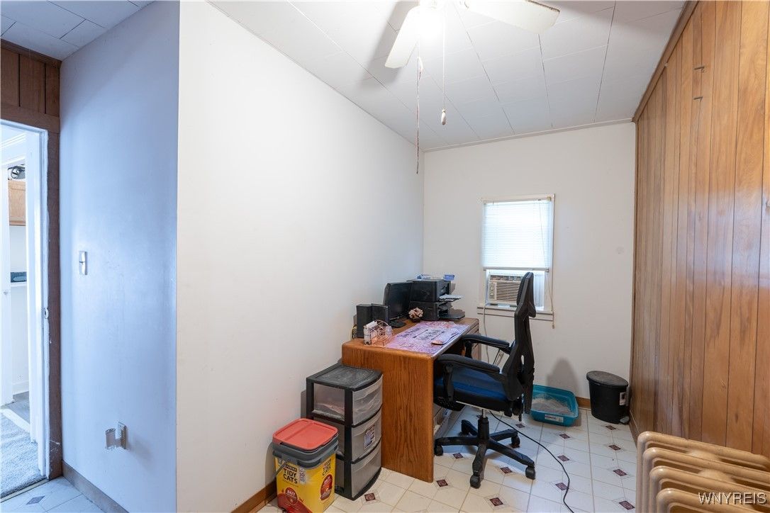 Home Office, Interior