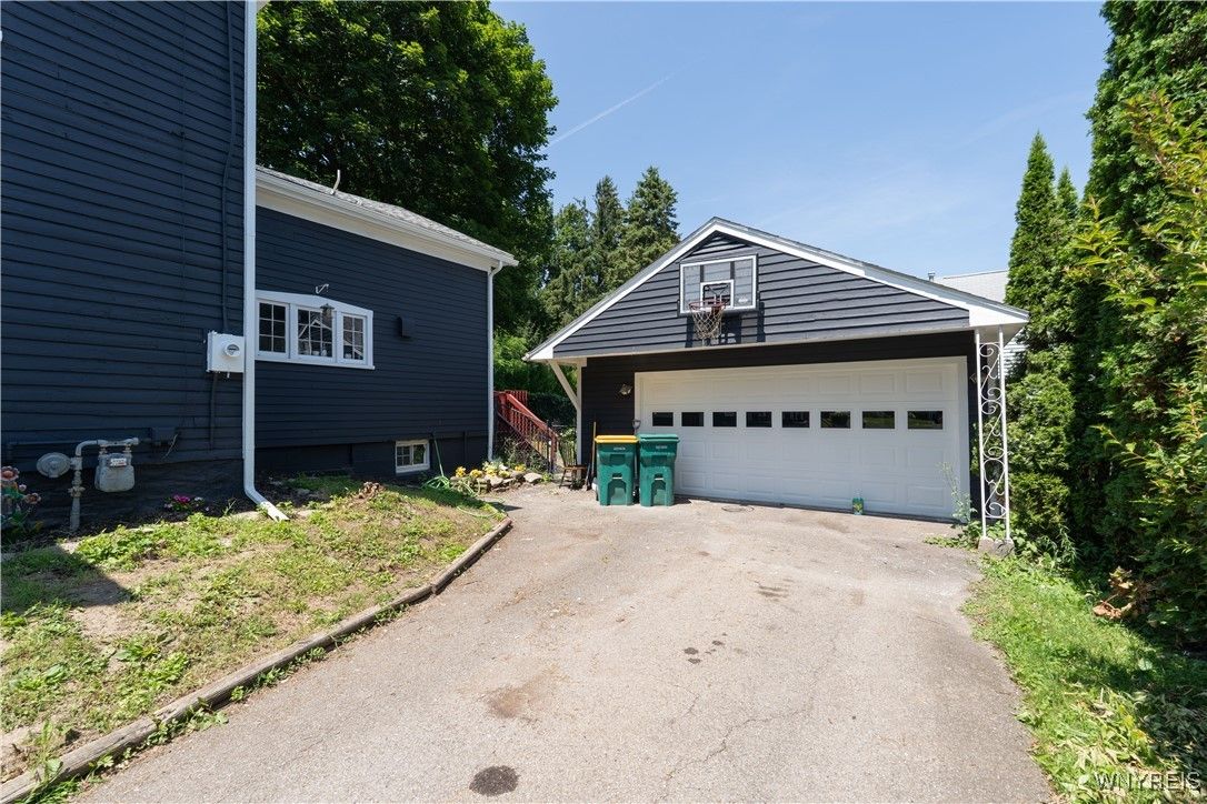 Detached Garage, Exterior