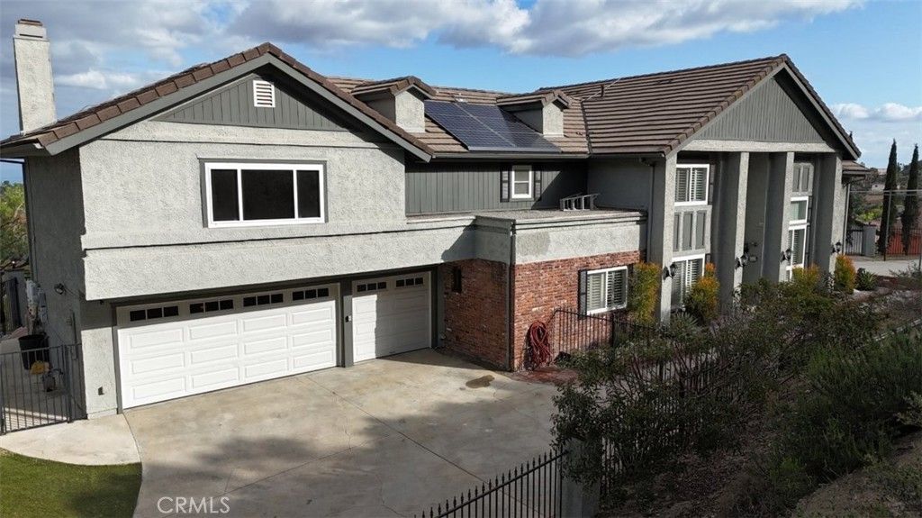 Attached, Exterior, Facade, Solar Panels, American Craftsman