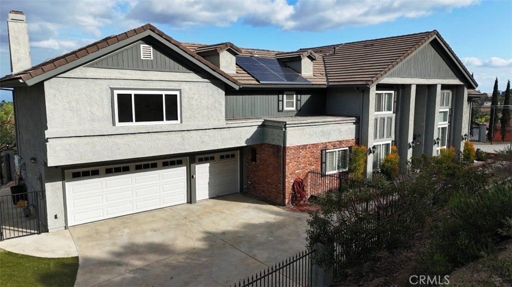 Attached, Exterior, Facade, Solar Panels, American Craftsman