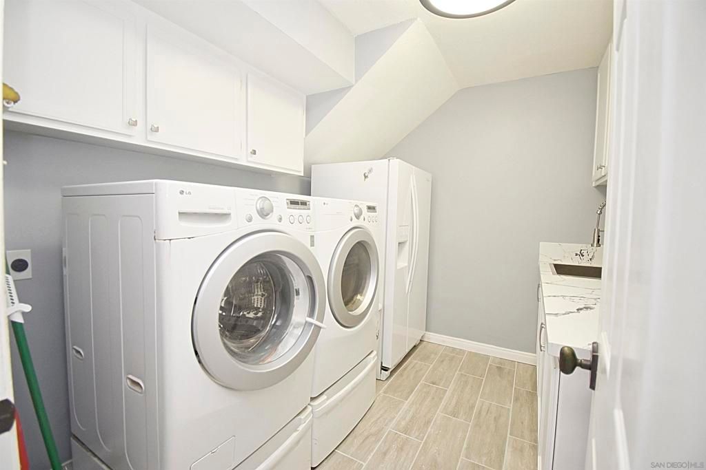 Interior, Washer, Wood Texture Flooring