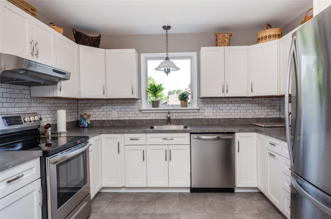 Interior, Kitchen, Pendant Lights, Stainless Steel Appliances