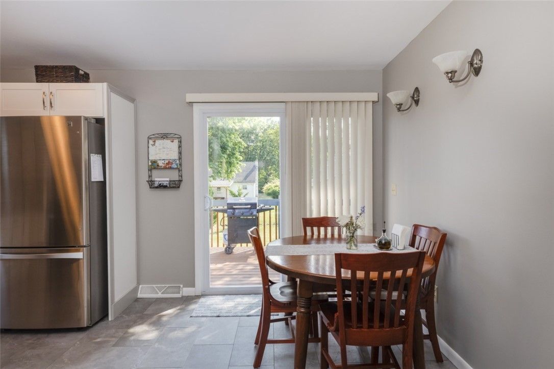 Dining room, Interior, Kitchen, Stainless Steel Appliances