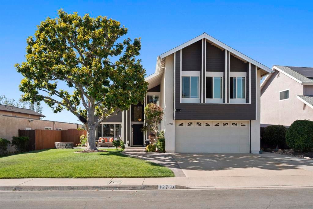 Attached, Exterior, Facade, Split Level