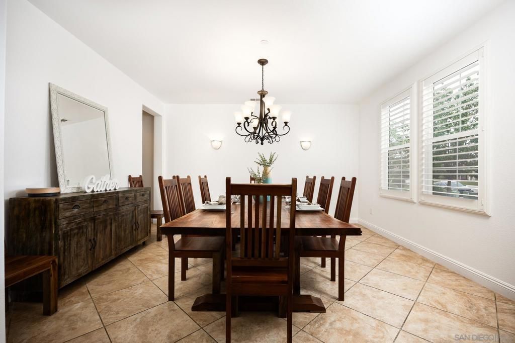 Chandelier, Dining room, Interior