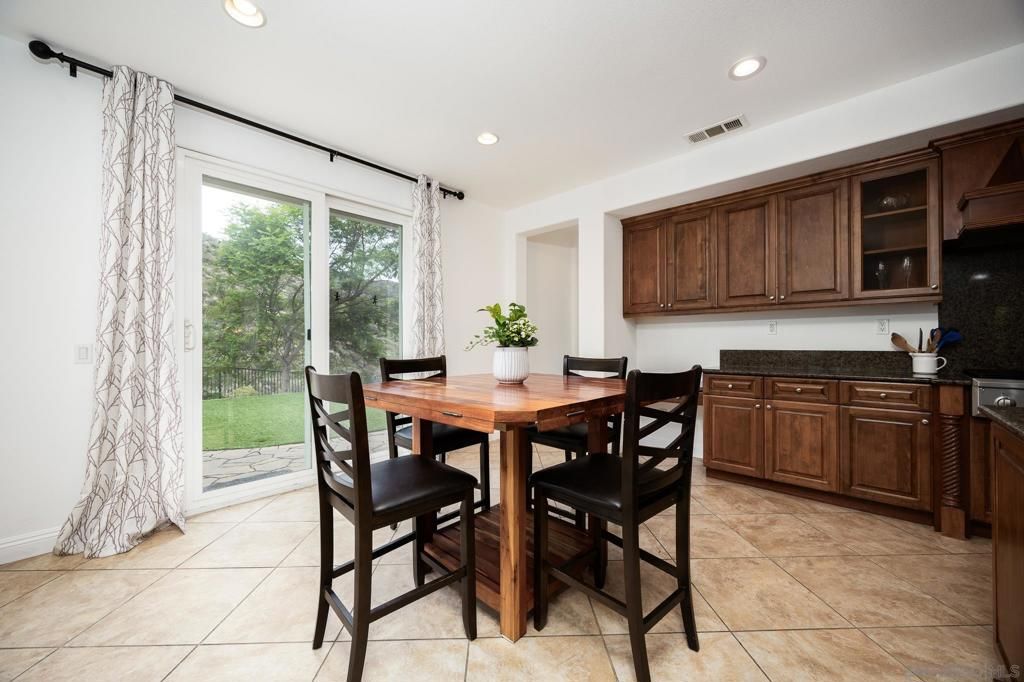 Dining room, Interior, Recessed Lighting