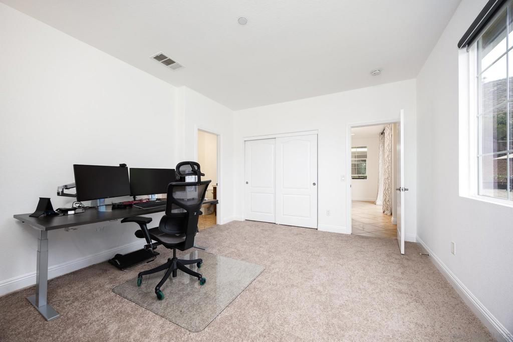Home Office, Interior