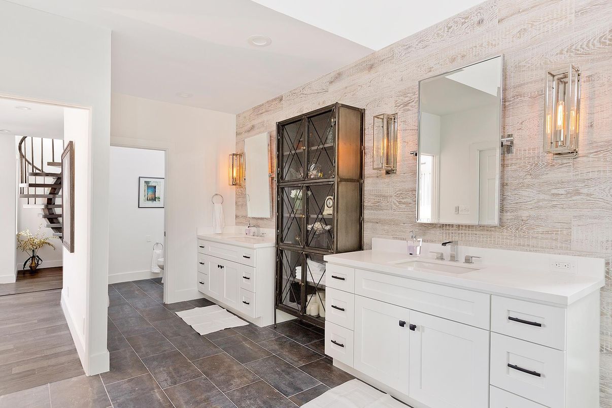 Bathroom, Dual Sink Vanities, Interior, Recessed Lighting